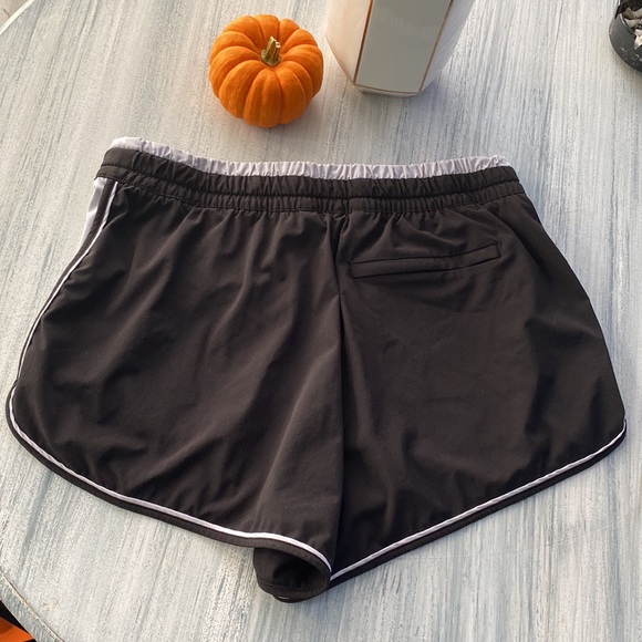 ATHLETA COLORBLOCKED SHORT - Picture 2 of 6